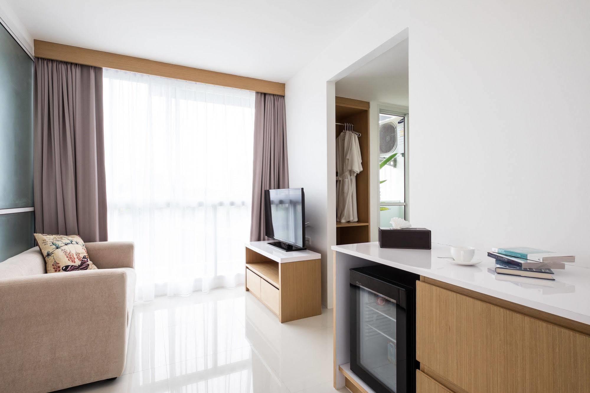 Modern Thai Suites 布吉 外观 照片