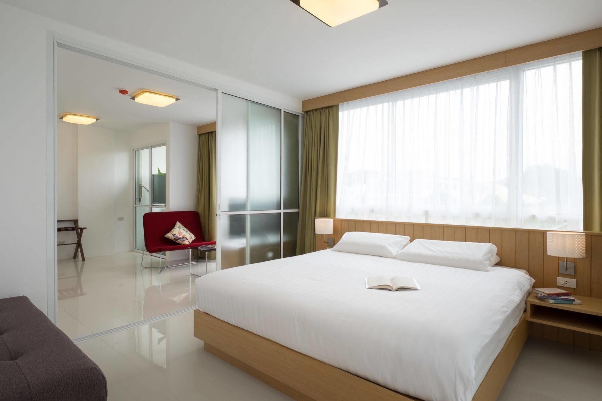 Modern Thai Suites 布吉 外观 照片